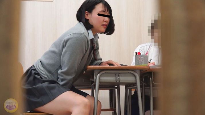 学校,JK,トイレ,失禁,決壊,放尿,おもらし,おしがま,おしっこ,オシッコ,我慢,限界,お漏らし,おもらし,尿意